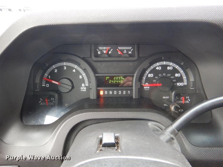 image for item HW9835 2014 Ford E450  shuttle bus