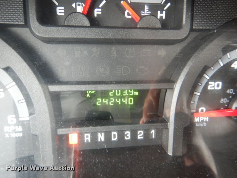 image for item HW9835 2014 Ford E450  shuttle bus