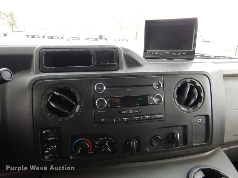 image for item HW9835 2014 Ford E450  shuttle bus