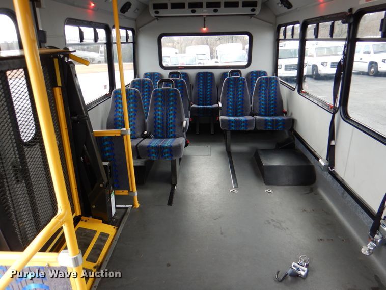 image for item HW9835 2014 Ford E450  shuttle bus