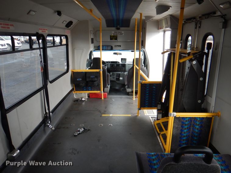 image for item HW9835 2014 Ford E450  shuttle bus