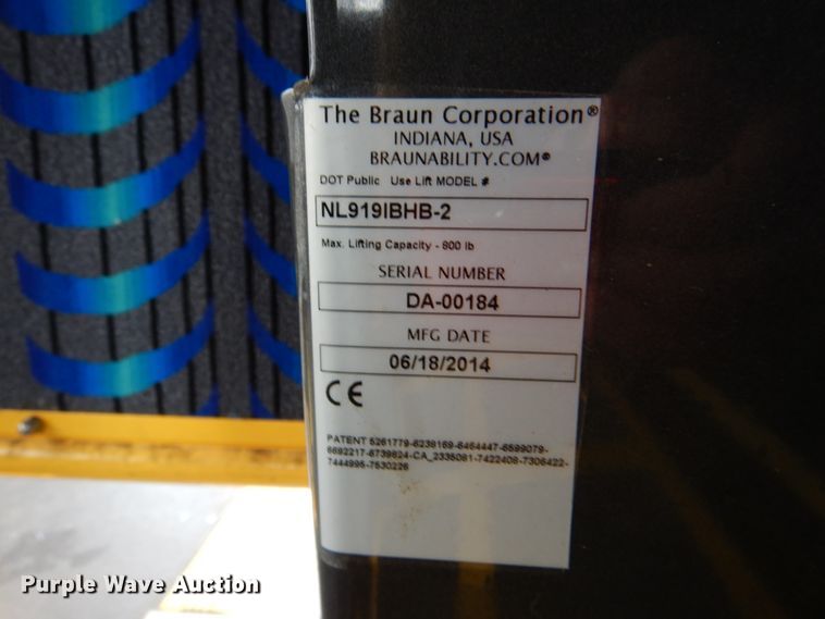 image for item HW9835 2014 Ford E450  shuttle bus