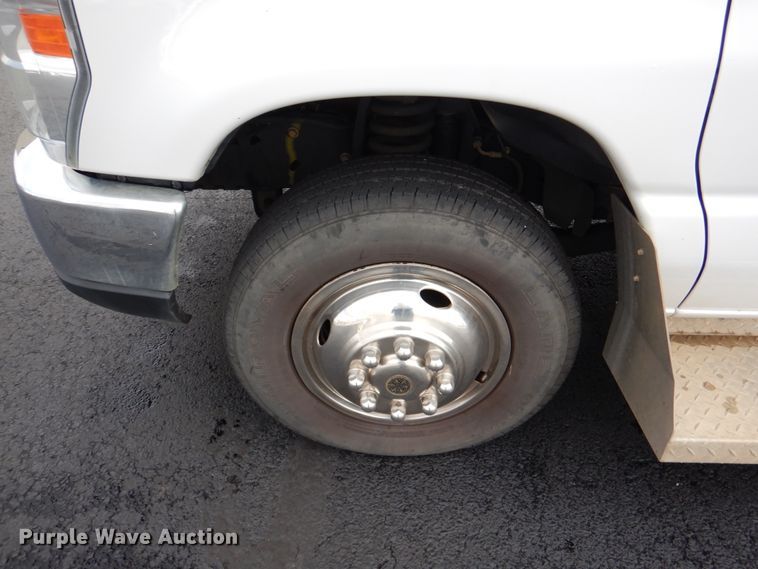 image for item HW9835 2014 Ford E450  shuttle bus