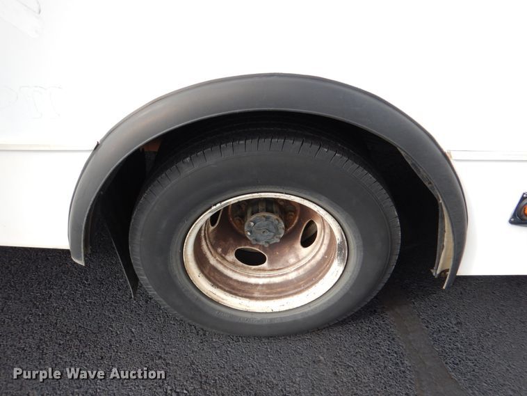 image for item HW9835 2014 Ford E450  shuttle bus