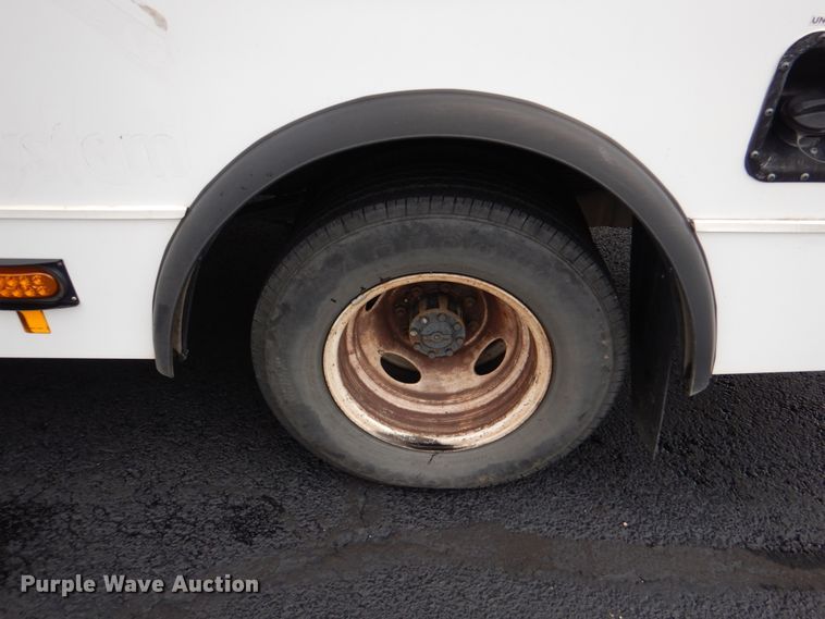 image for item HW9835 2014 Ford E450  shuttle bus