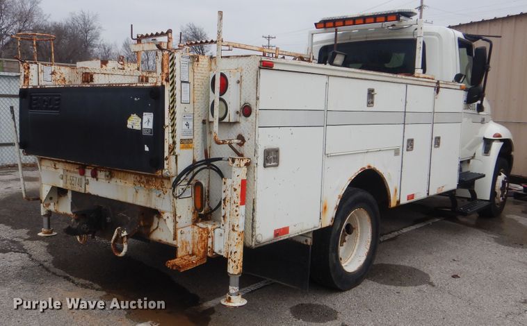 image for item HW9845 2004 International 4300  service truck