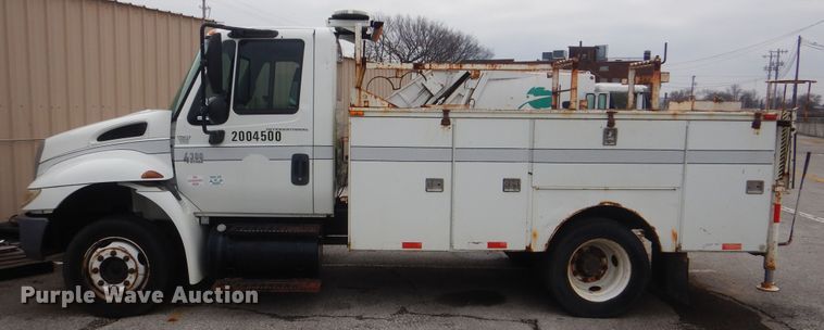 image for item HW9845 2004 International 4300  service truck