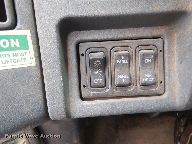 image for item HW9845 2004 International 4300  service truck