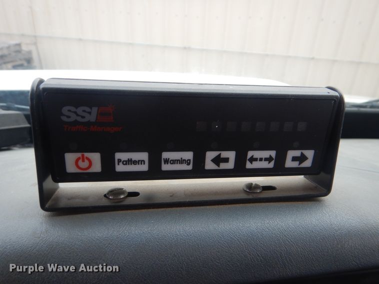 image for item HW9845 2004 International 4300  service truck