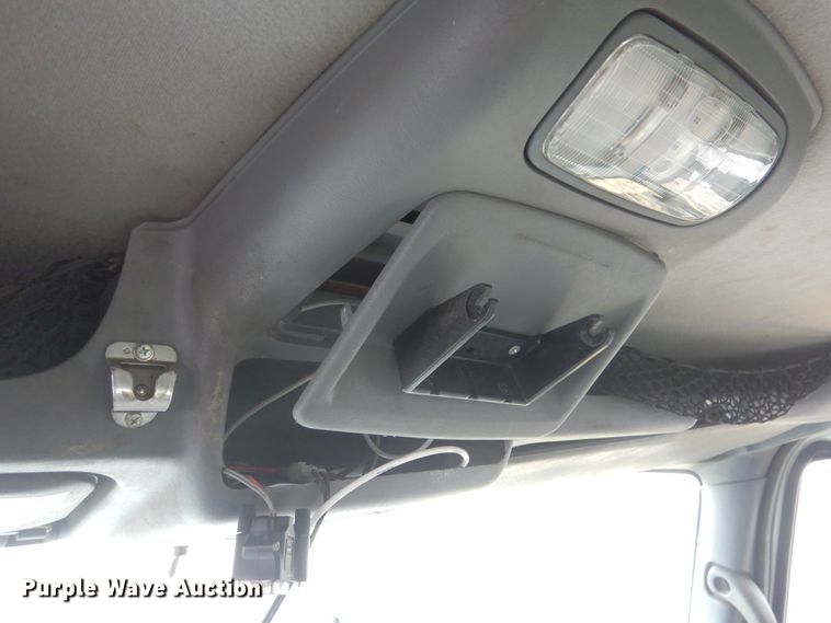 image for item HW9845 2004 International 4300  service truck