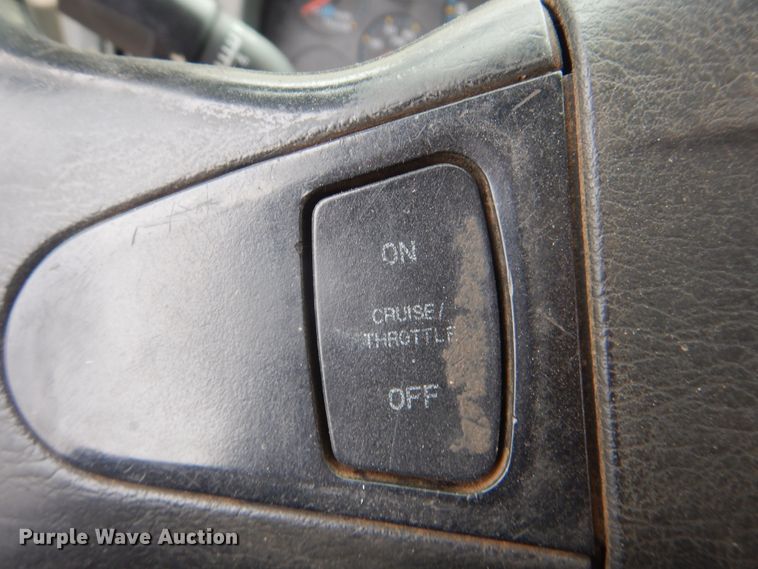 image for item HW9845 2004 International 4300  service truck