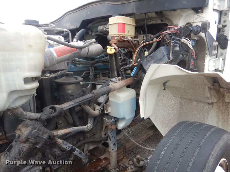 image for item HW9845 2004 International 4300  service truck