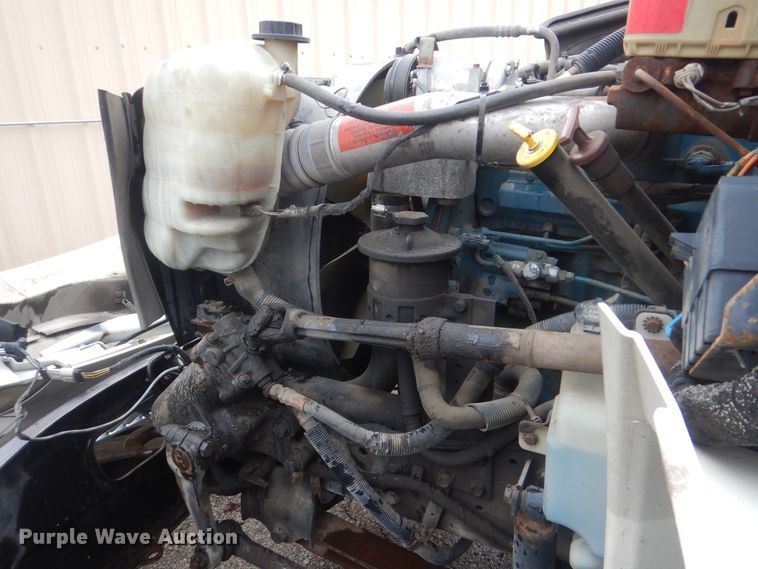 image for item HW9845 2004 International 4300  service truck