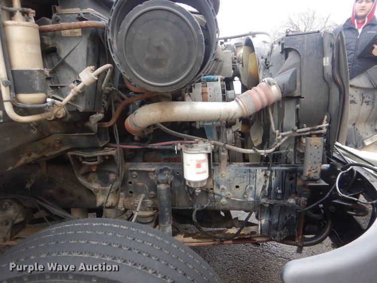 image for item HW9845 2004 International 4300  service truck