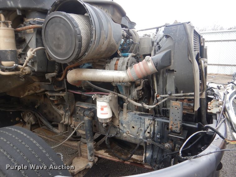 image for item HW9845 2004 International 4300  service truck