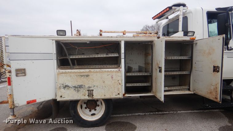 image for item HW9845 2004 International 4300  service truck