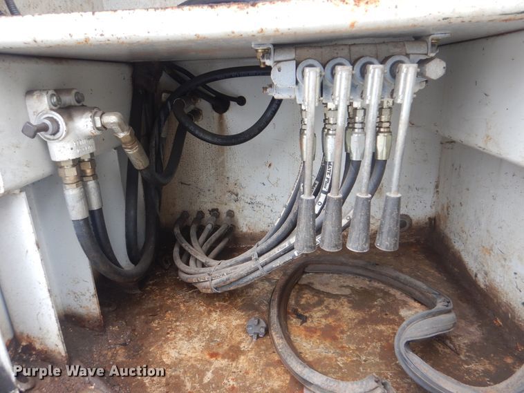 image for item HW9845 2004 International 4300  service truck