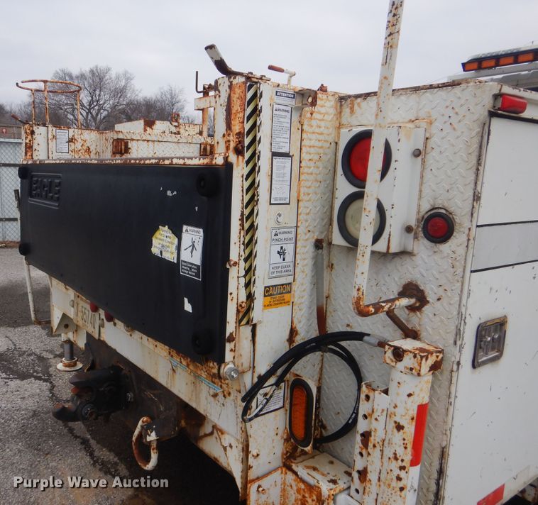 image for item HW9845 2004 International 4300  service truck