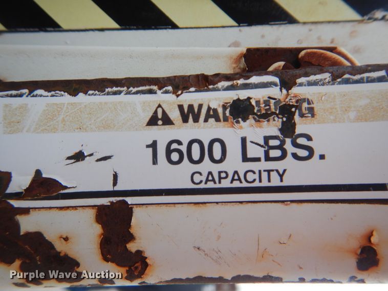 image for item HW9845 2004 International 4300  service truck