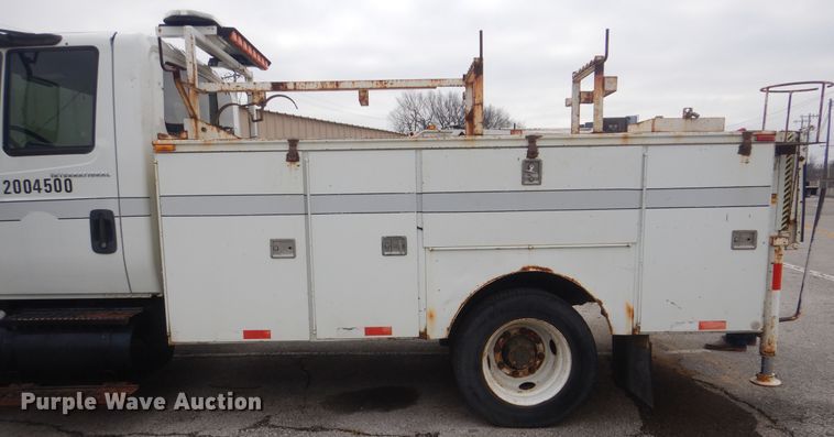 image for item HW9845 2004 International 4300  service truck