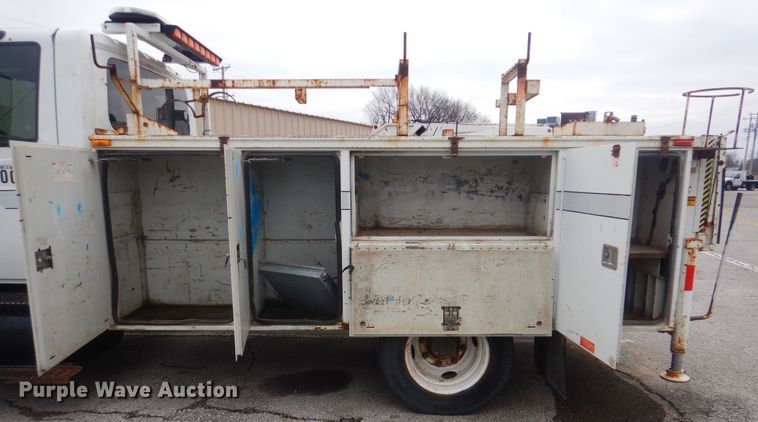 image for item HW9845 2004 International 4300  service truck