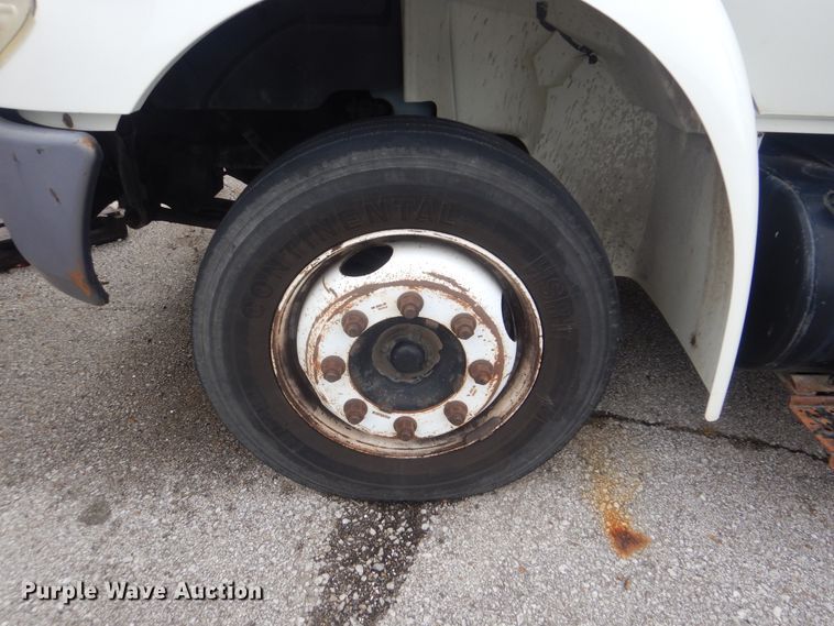 image for item HW9845 2004 International 4300  service truck