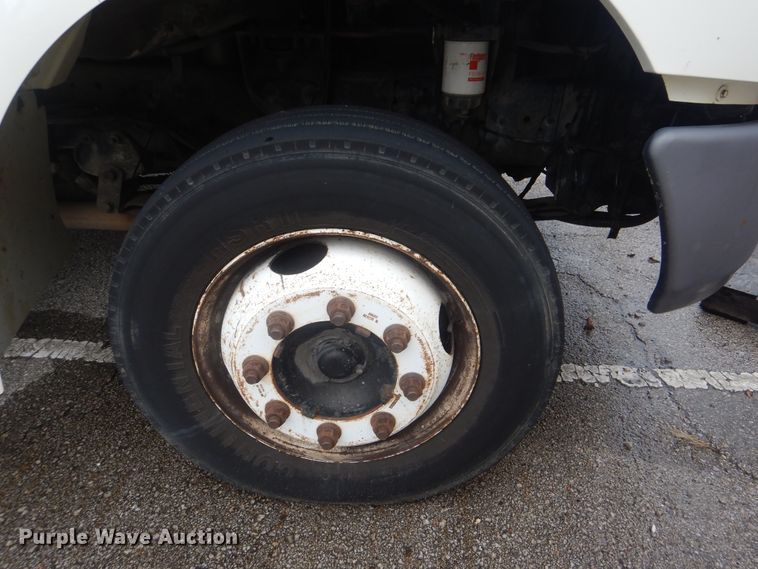 image for item HW9845 2004 International 4300  service truck