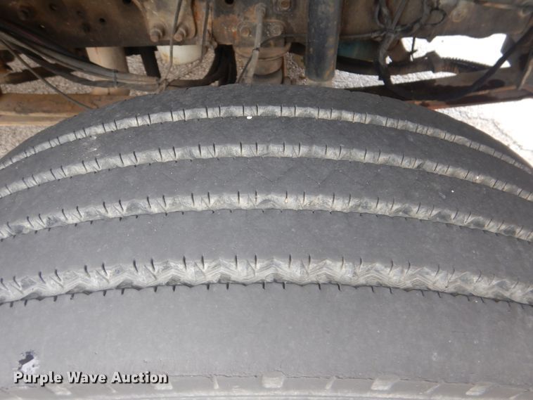 image for item HW9845 2004 International 4300  service truck