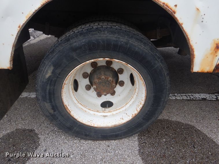 image for item HW9845 2004 International 4300  service truck