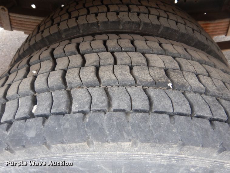 image for item HW9845 2004 International 4300  service truck