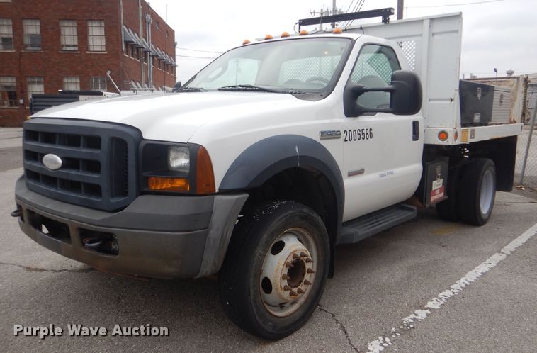 image for item HW9847 2006 Ford F450  flatbed truck