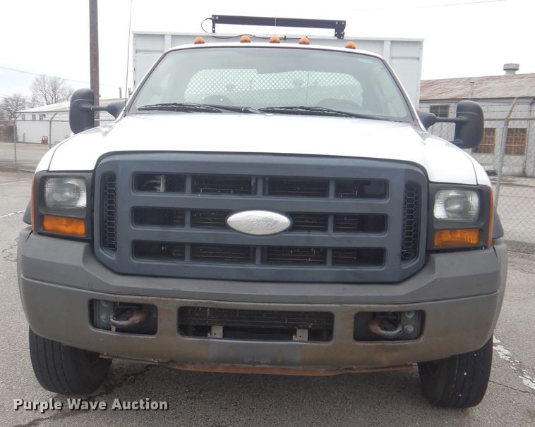 image for item HW9847 2006 Ford F450  flatbed truck