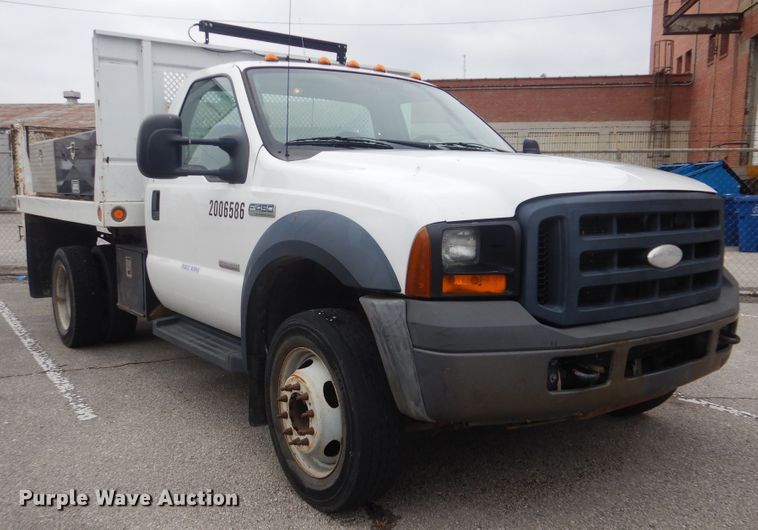 image for item HW9847 2006 Ford F450  flatbed truck