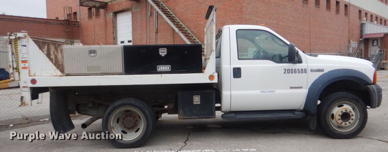 image for item HW9847 2006 Ford F450  flatbed truck