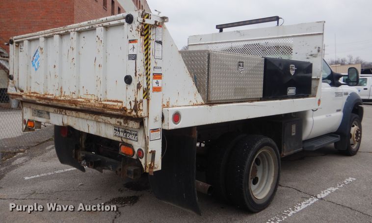 image for item HW9847 2006 Ford F450  flatbed truck