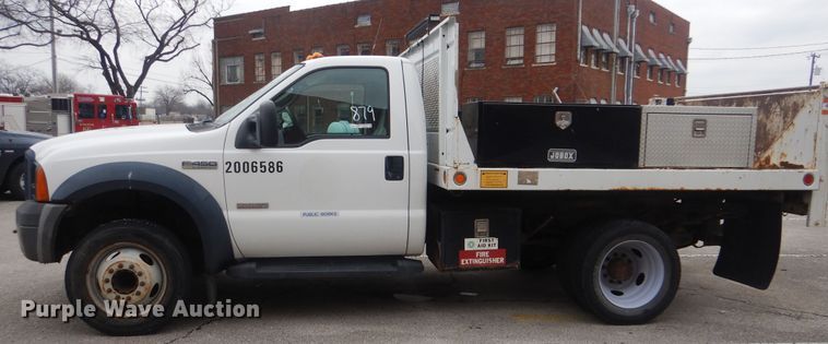 image for item HW9847 2006 Ford F450  flatbed truck