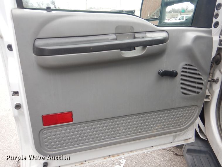 image for item HW9847 2006 Ford F450  flatbed truck