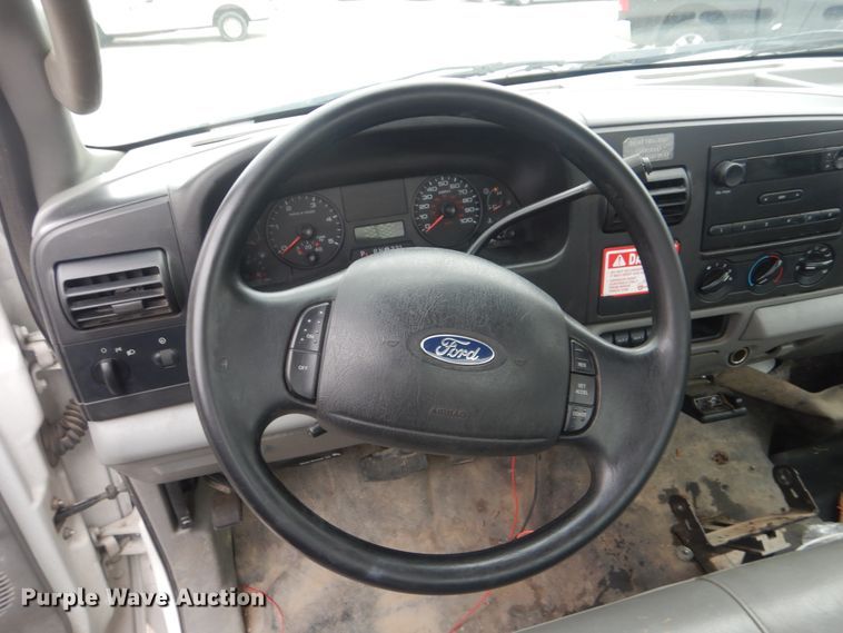 image for item HW9847 2006 Ford F450  flatbed truck