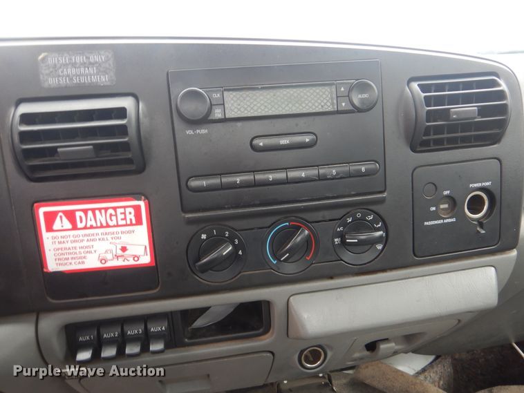 image for item HW9847 2006 Ford F450  flatbed truck