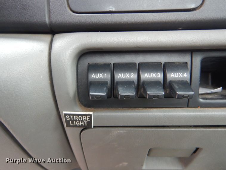 image for item HW9847 2006 Ford F450  flatbed truck