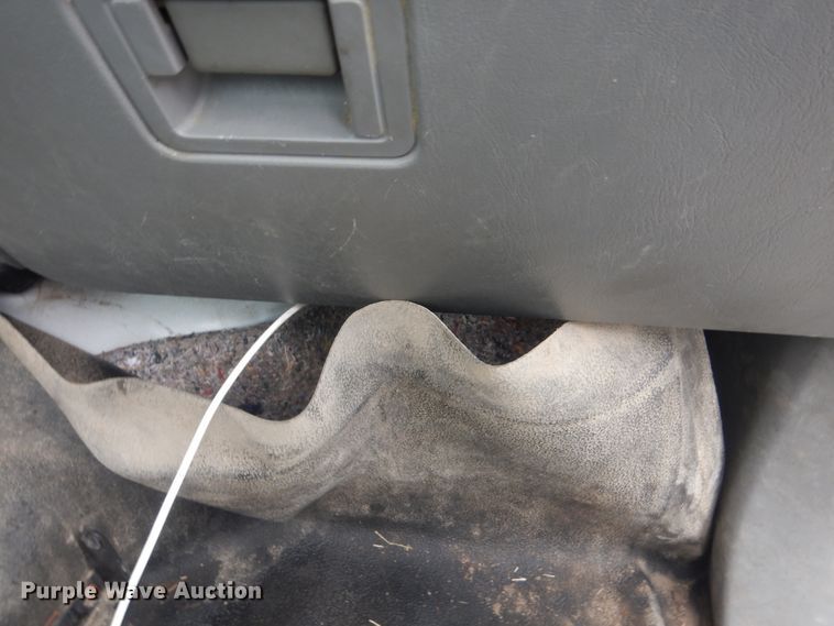 image for item HW9847 2006 Ford F450  flatbed truck