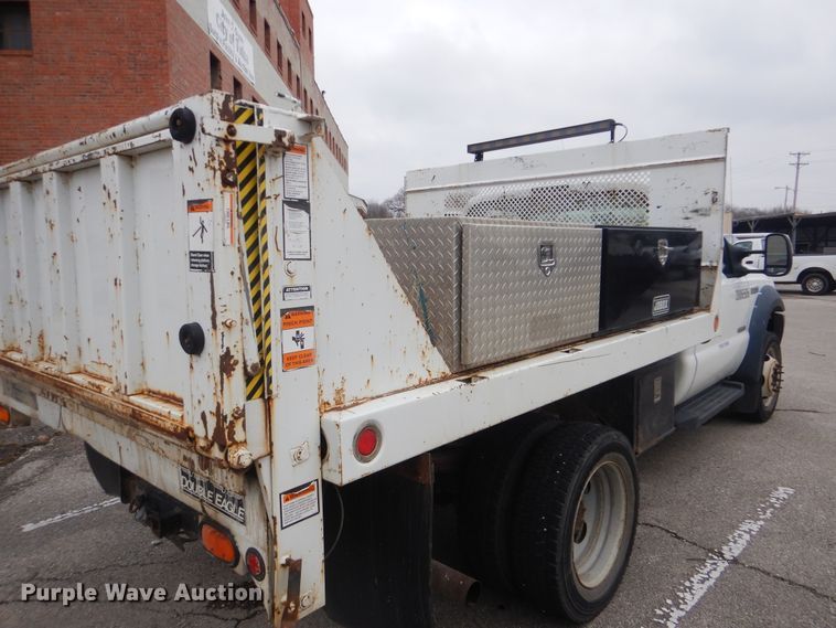 image for item HW9847 2006 Ford F450  flatbed truck