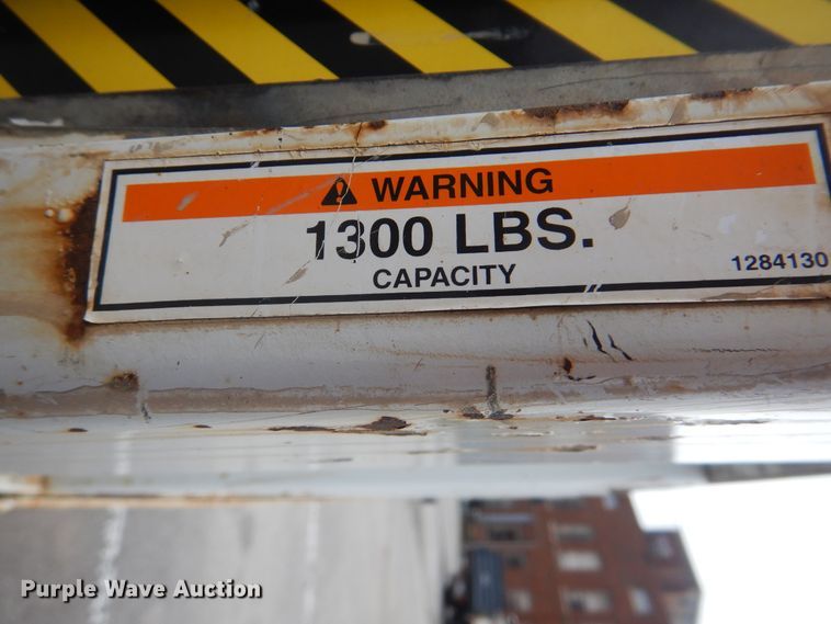 image for item HW9847 2006 Ford F450  flatbed truck