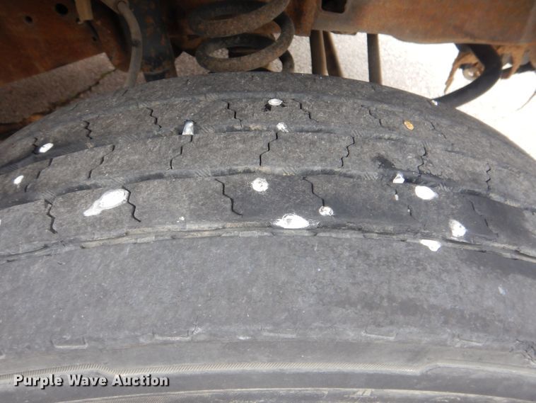 image for item HW9847 2006 Ford F450  flatbed truck