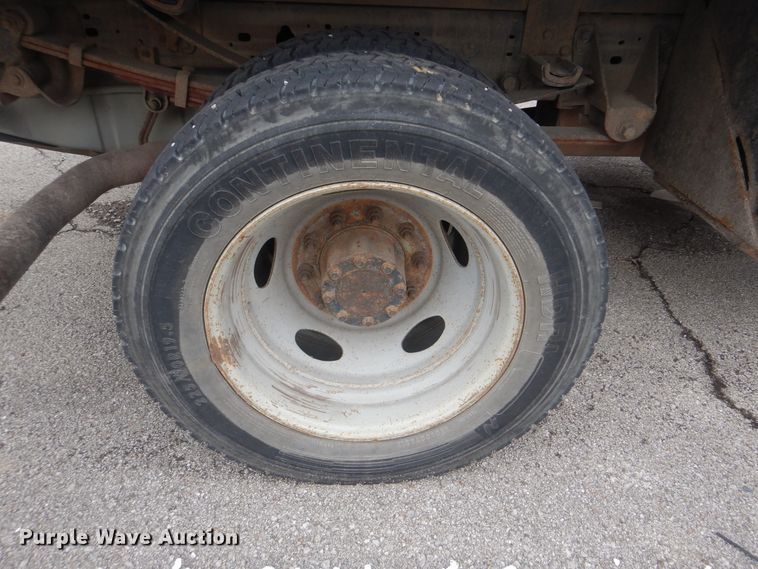 image for item HW9847 2006 Ford F450  flatbed truck