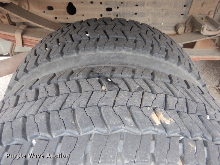 image for item HW9847 2006 Ford F450  flatbed truck