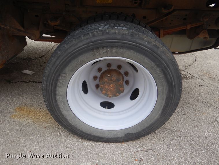 image for item HW9847 2006 Ford F450  flatbed truck