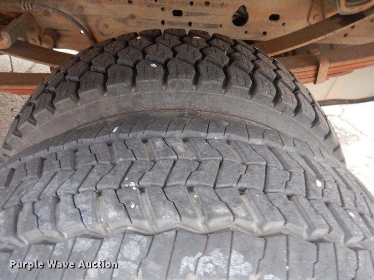 image for item HW9847 2006 Ford F450  flatbed truck