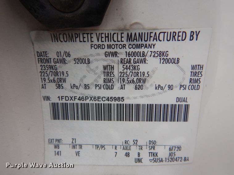 image for item HW9847 2006 Ford F450  flatbed truck