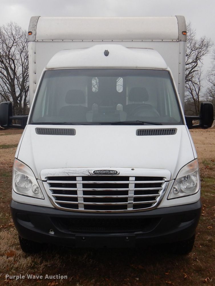 image for item DA5276 2012 Freightliner Sprinter 3500  box truck